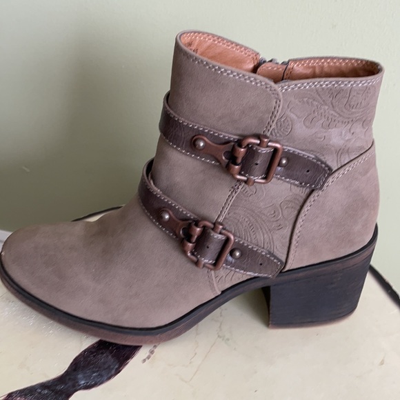 Euro softt by Softt Jadine booties - Picture 2 of 6